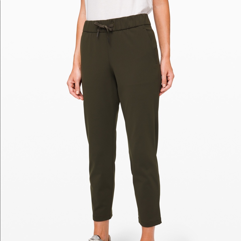 Lululemon On The Fly 7/8 pant. Luxtreme material.